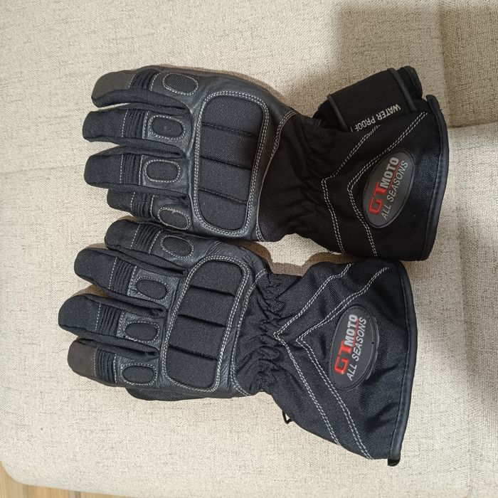 Vând mănuși motocicleta