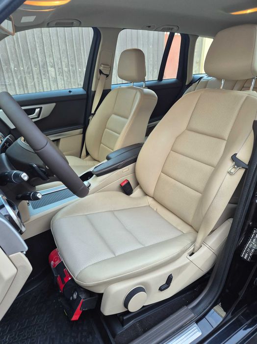 P.F.UNIC proprietar in Ro din 2017 vand autoturism  Mercedes-Benz GLK-200 CDi- dotari PREMIUM