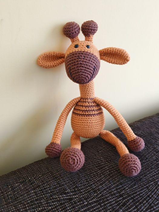 Ръчно плетено жирафче