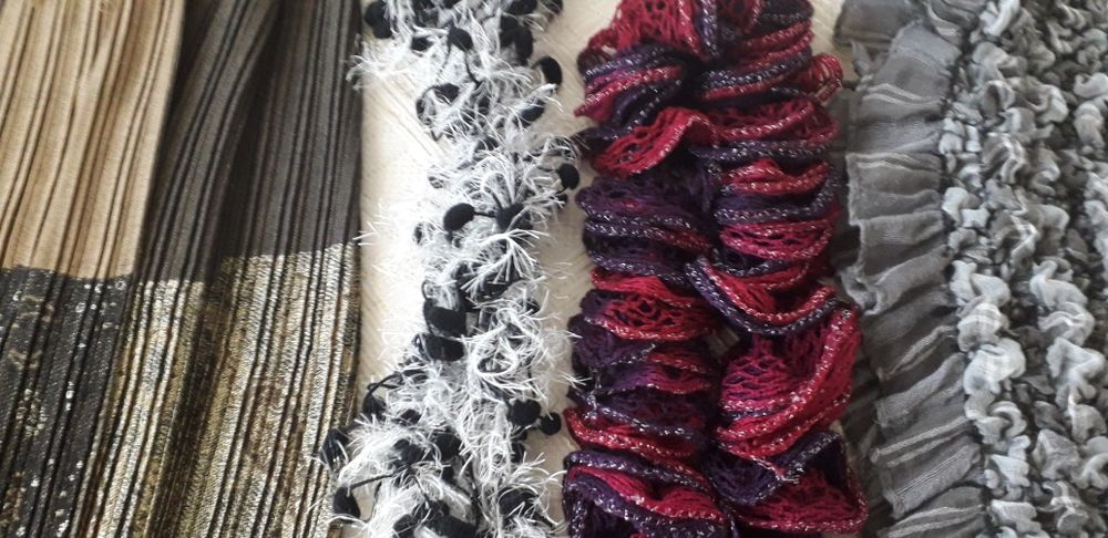 Лот дамски шалове