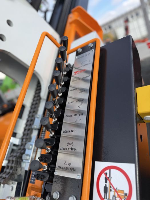 Soneta utilaj  de  batut stalpi /forat Turchi 300F  6 Metri an 2026 nou