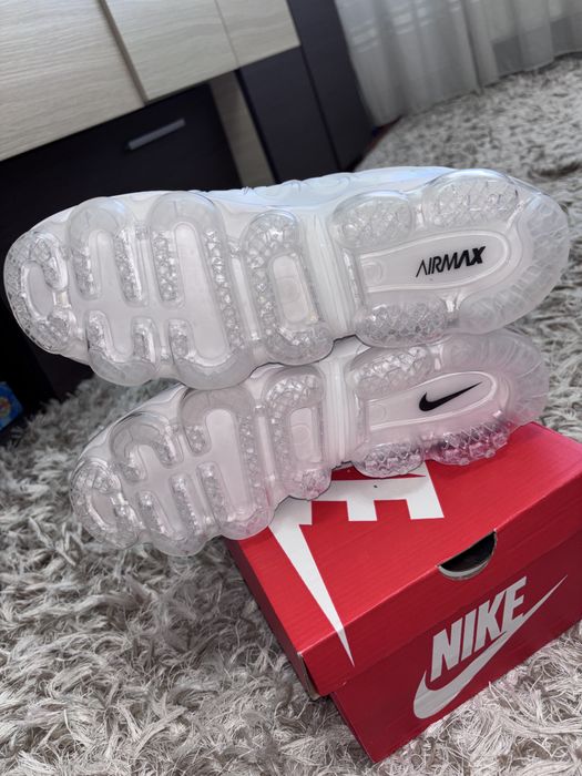 Vapormax plus albi NOI, marimea 46!!