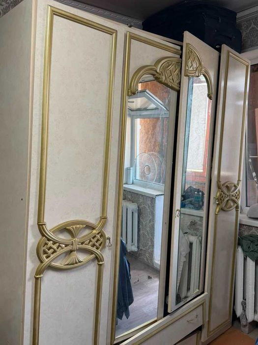 Спальный гарнитур
