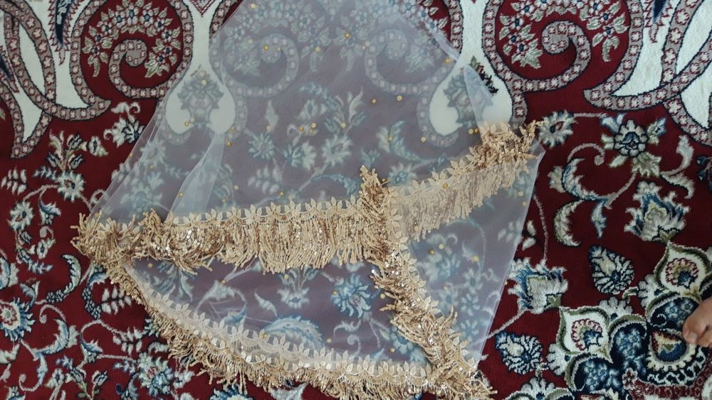 Kelinlar uchun dòppi va sari yopinchiq