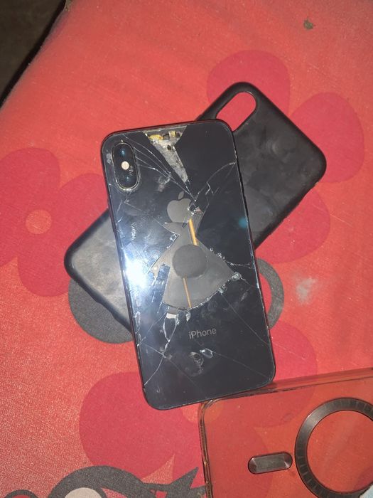 Vand,iphone XR 64gb si un XS blocat