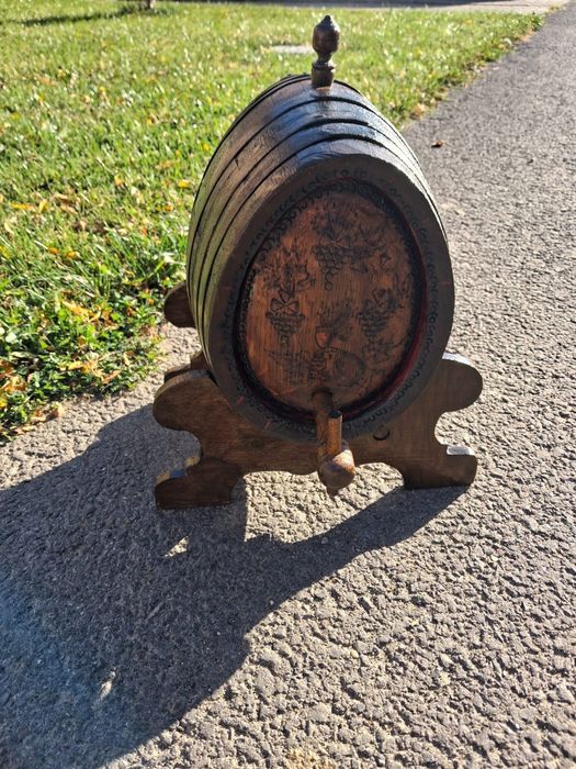 Butoi vin vechi 100 ani