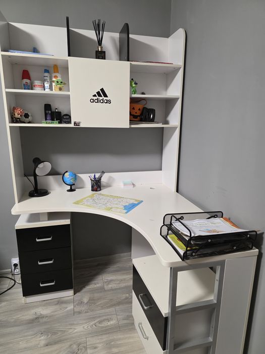 Adidas  ъглово бюро с надстройка Адидас