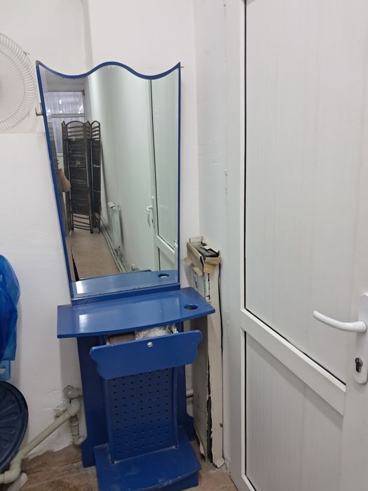 Продаётся зеркало для парикхмахера