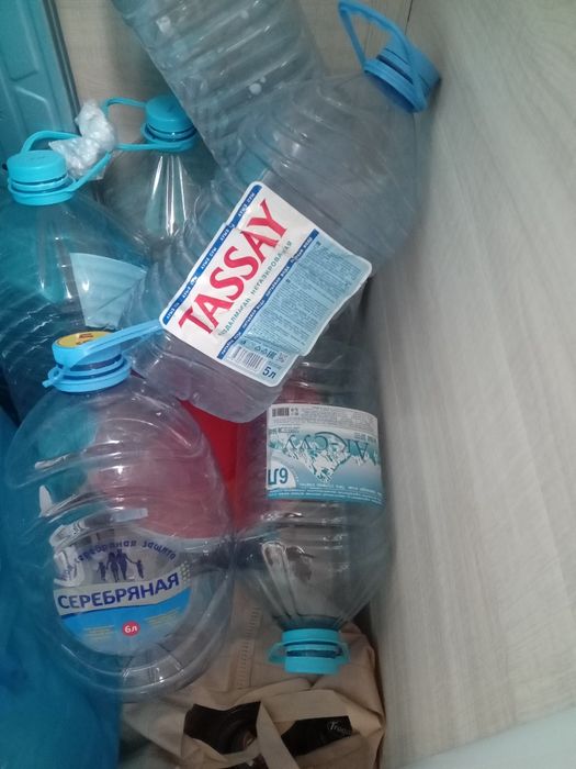 Продам бутылки состояние новое