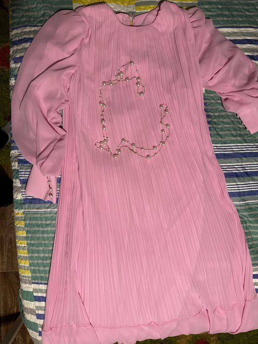 Розовое шифоновое платье