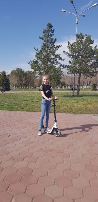 Самокат фирмы Glober