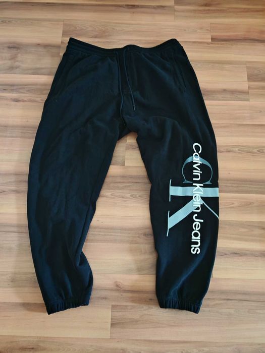 Долнище calvin klein закупено от чужбина