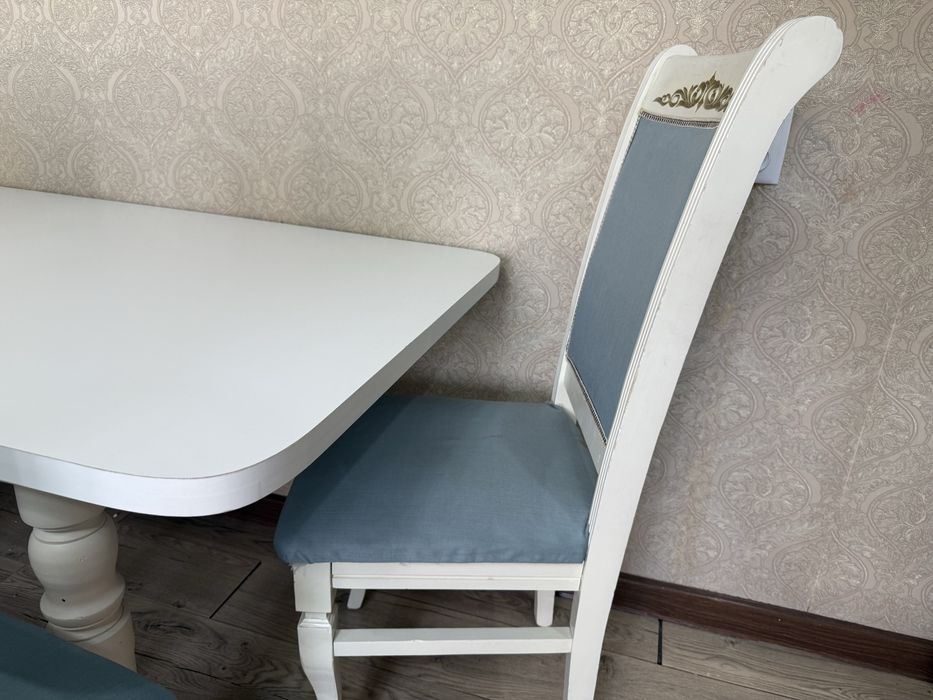 Продам стол и стулья