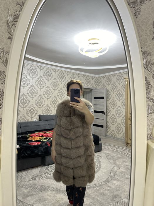 Продаю меховую женскую жилетку