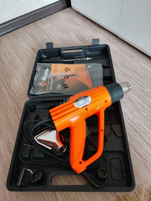 Строительный фен в кейсе
