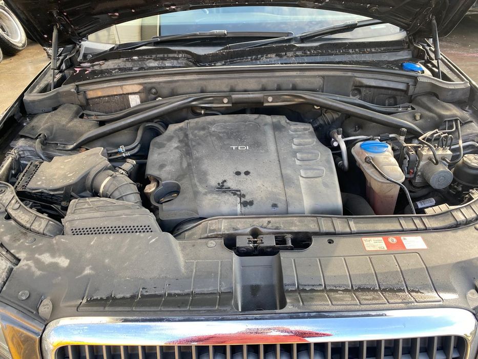 Dezmembrez Audi Q5 2.0tdi 4X4 cod motor CAHA