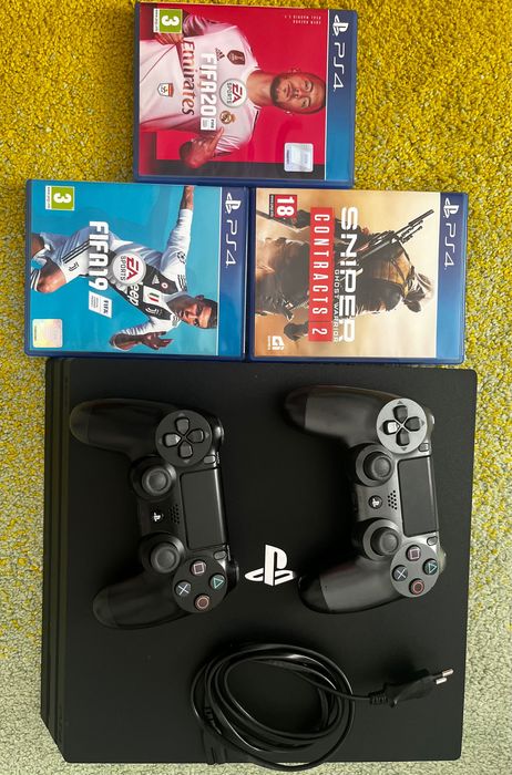 PlayStation 4 PRO 1T cu 3 jocuri