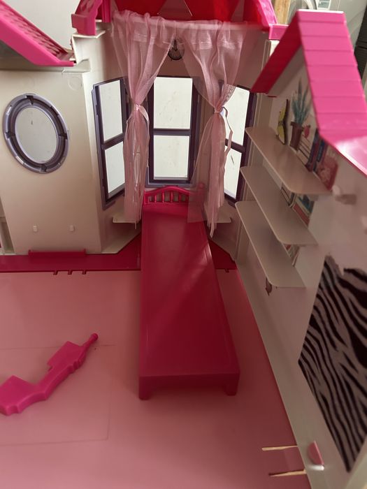 Къща за кукли, гримьорна, кукли, пъзели, игри