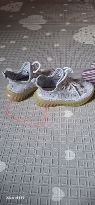 Продам кросовки на девочку