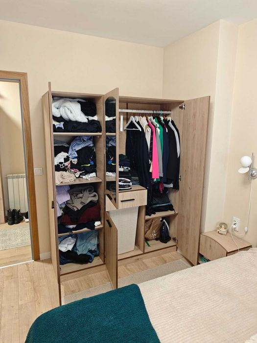 Трикрилен гардероб с огледало