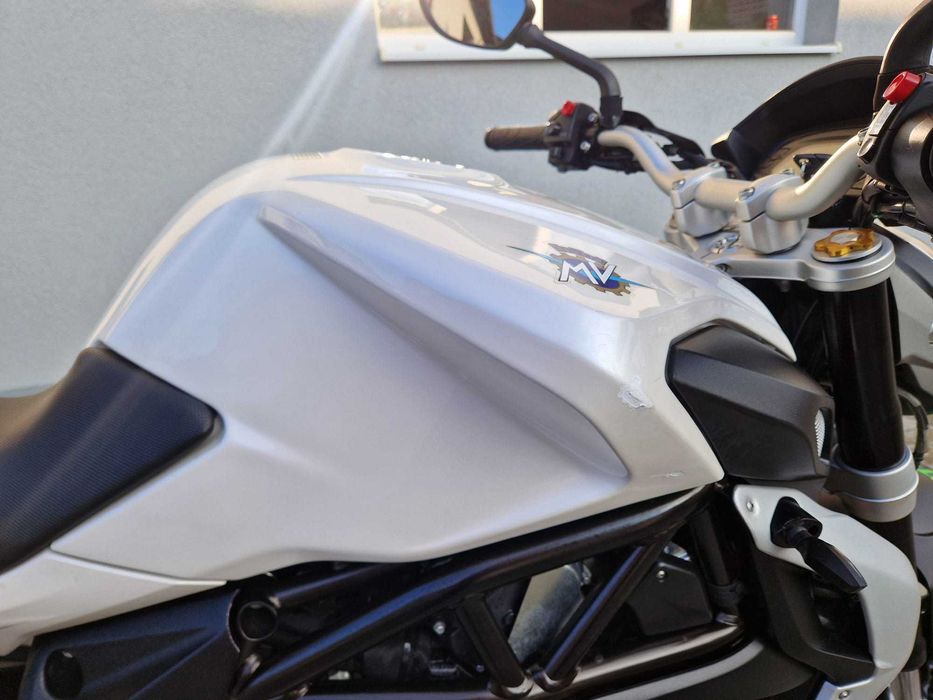 Mv Agusta Brutale 675