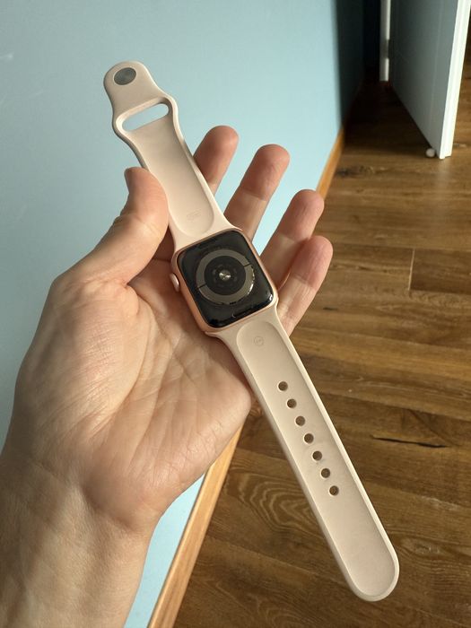 Часовник  apple watch 5 - 40 mm Алуминий Златно