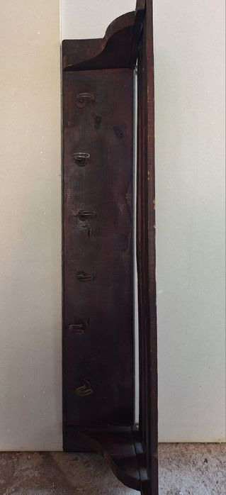 Дървена стенна закачалка