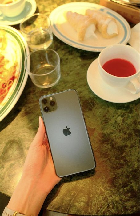 Продам 11 pro max 256 gb,срочно