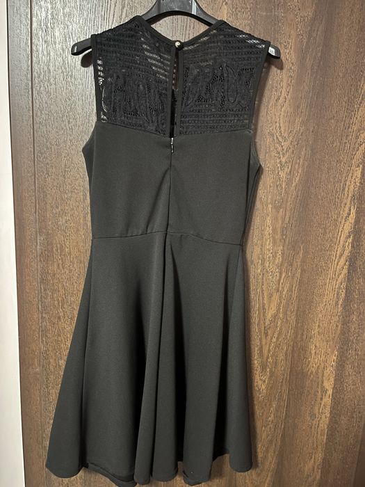 Черна рокля с дантела