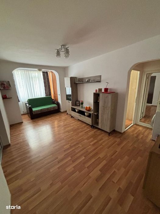 Vanzare apartament 3 camere, Micro 19, 60 mp