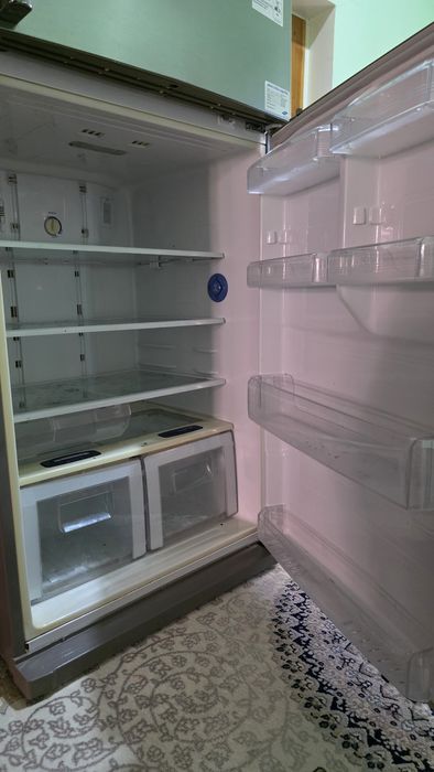 Холодильник сотилади