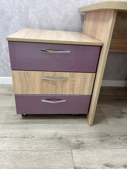 Продам стол письменный