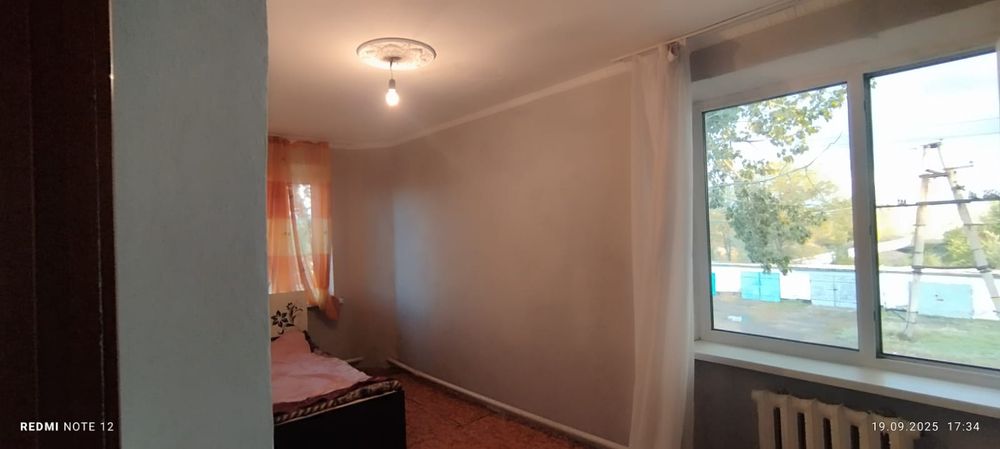 Үи сатылады 3бөлмелі гаражбен бірге