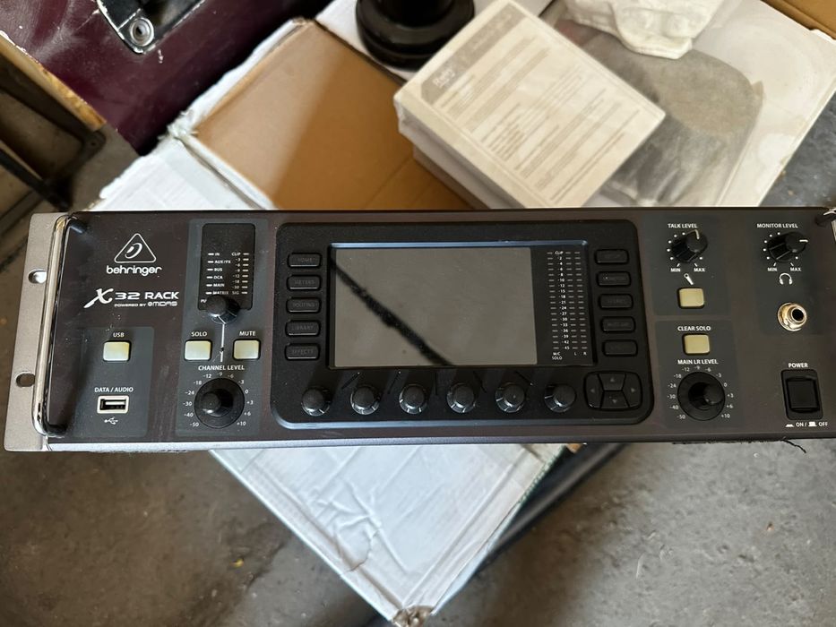 Продам behringer x32 rack