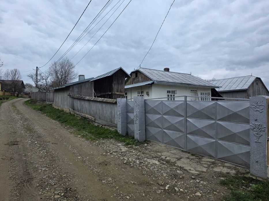 Vand casa cu sura, curte mare si gradina in Bosanci , Suceava