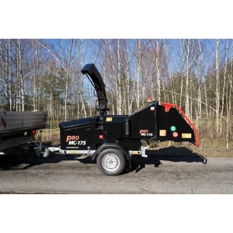 tocator lemn cu motor benzina cu sasiu pe drum mc 175