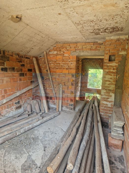 Масивна къща в село Чепино