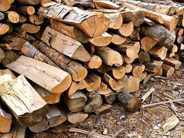 Дърва за огрев нарязани и нацепени