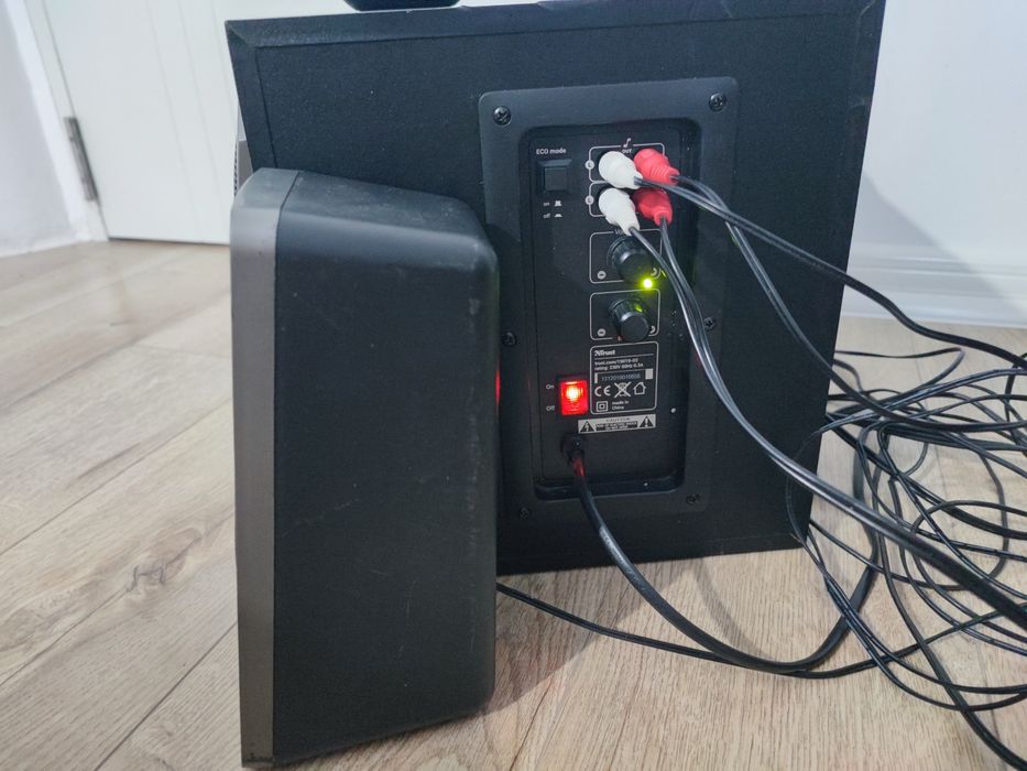 Subwoofer Trust si 2 sateliti