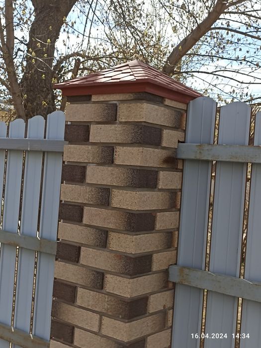 Колпак полимерный, на забор.