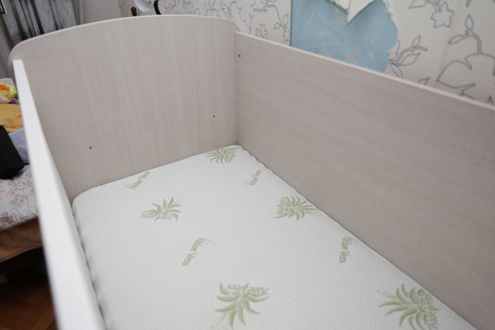 Стабилна дървена кошара (140х70) с люлеещ механизъм + матрак с кокос