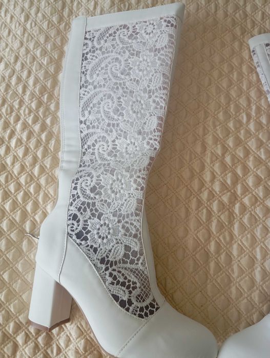 Ажурные сапожки.