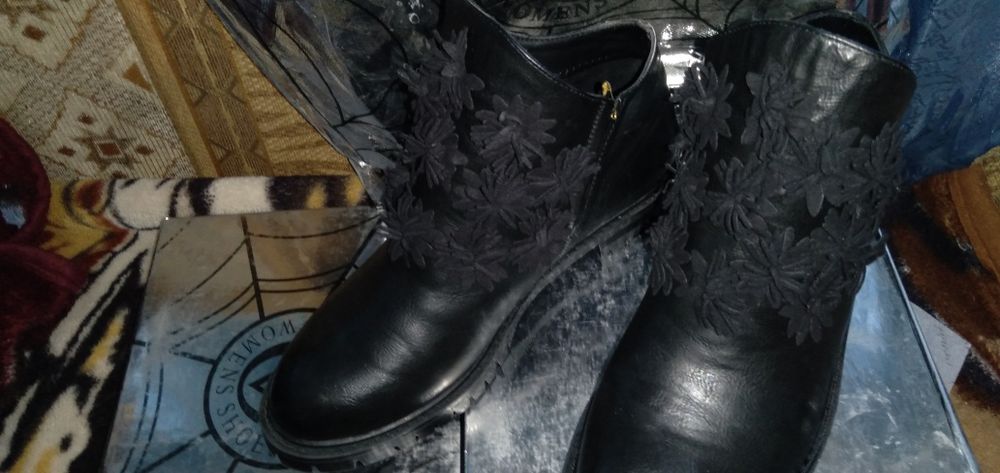 Сапожки женские .