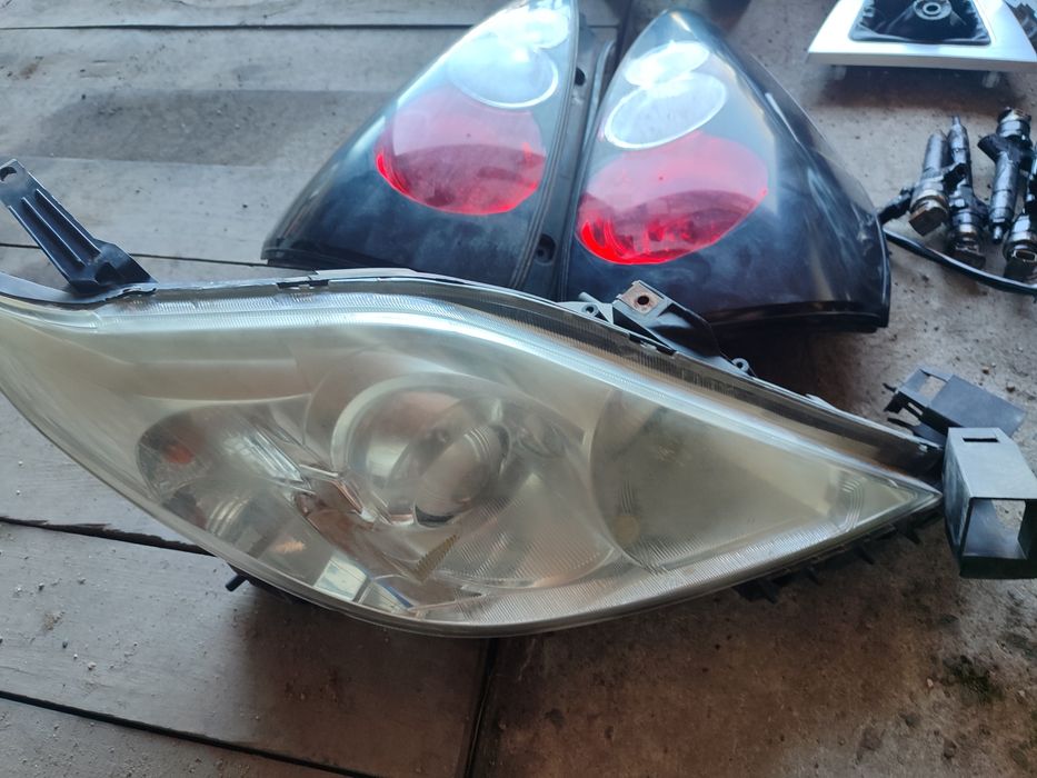 Фарове,стопове, теглич Мазда 5