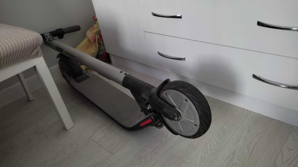 Продам самокат Ninebot ES1