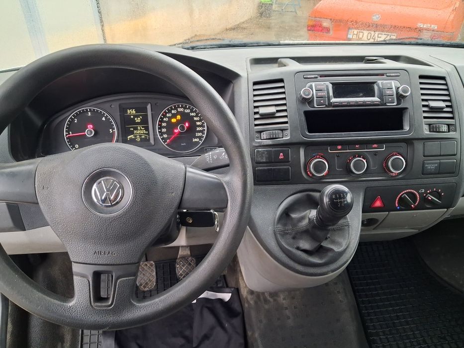 Vând vw t5 2,0tdi Transporter 9  locuri