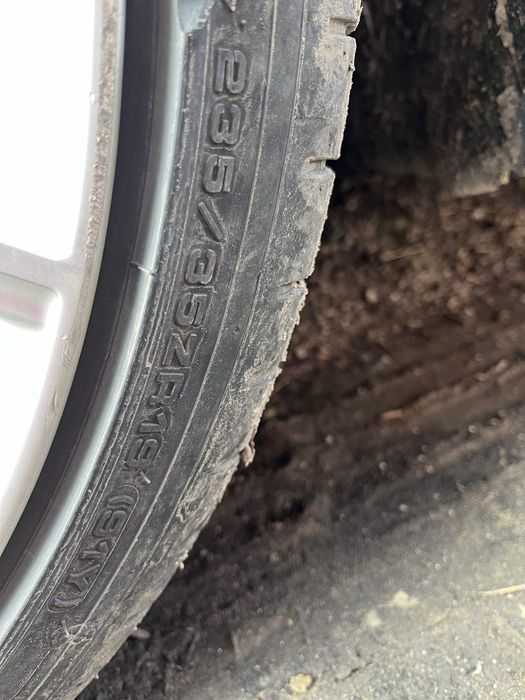 Vând jante cu anvelope R19 / schimb cu R17