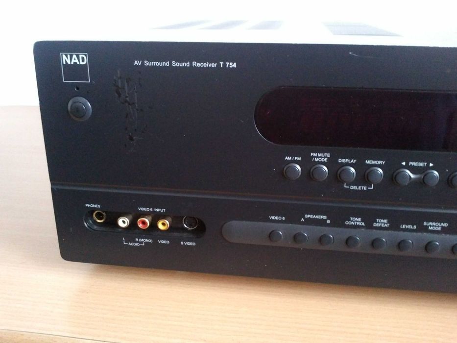 Amplituner NAD T 754