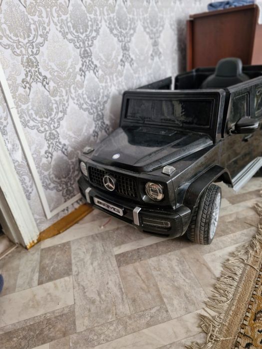 Продам машинку детскую