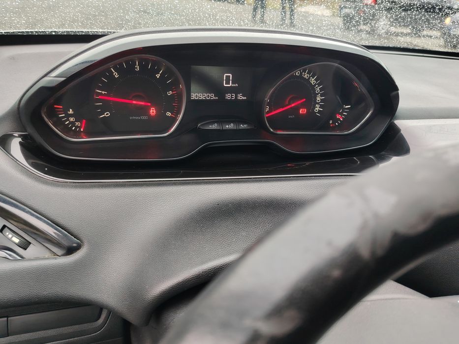 Peugiot 208 an 2015  motorizare 1.4 diesel